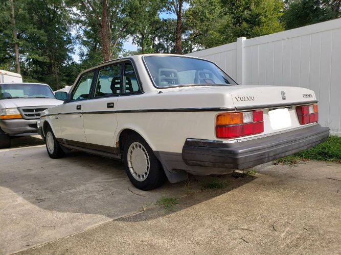 Volvo-240-1989-White-14