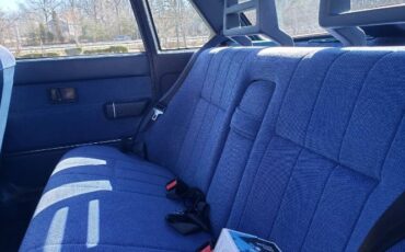 Volvo-240-1989-White-2