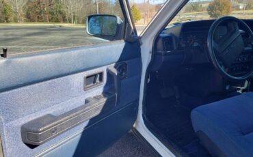Volvo-240-1989-White-5