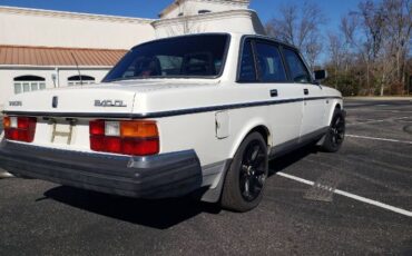 Volvo-240-1989-White-8