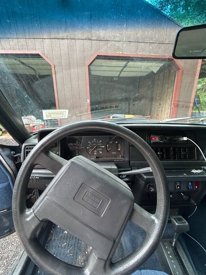 Volvo-240-1991-blue-3