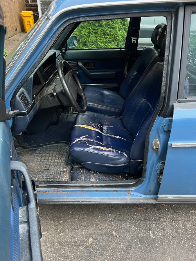 Volvo-240-dl-1987-blue-5
