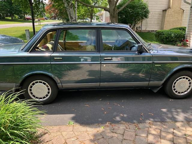 Volvo-240-dl-1990-blue-1