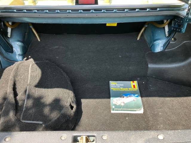 Volvo-240-dl-1990-blue-3