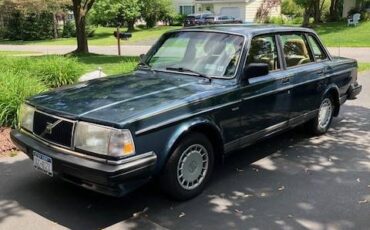 Volvo-240-dl-1990-blue