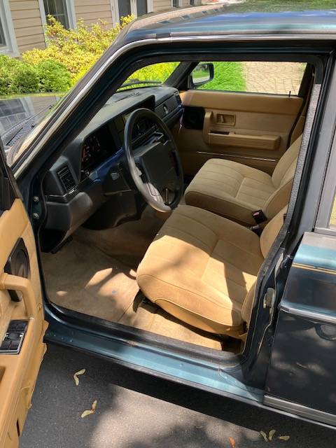 Volvo-240-dl-1990-blue-5