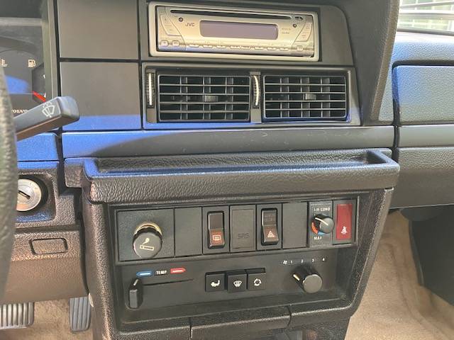 Volvo-240-dl-1990-blue-8