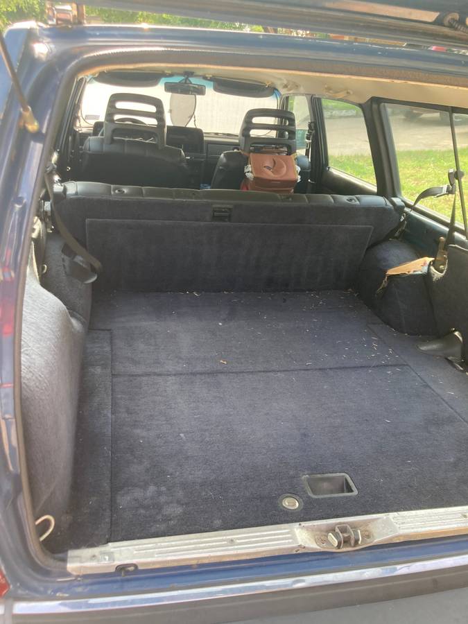 Volvo-240-wagon-1991-blue-3