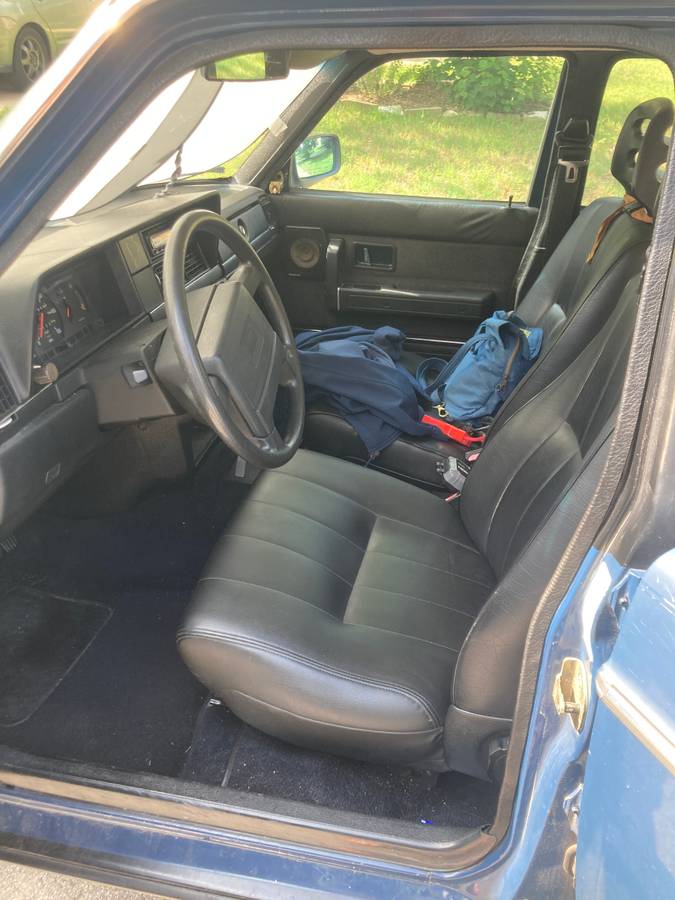 Volvo-240-wagon-1991-blue-5