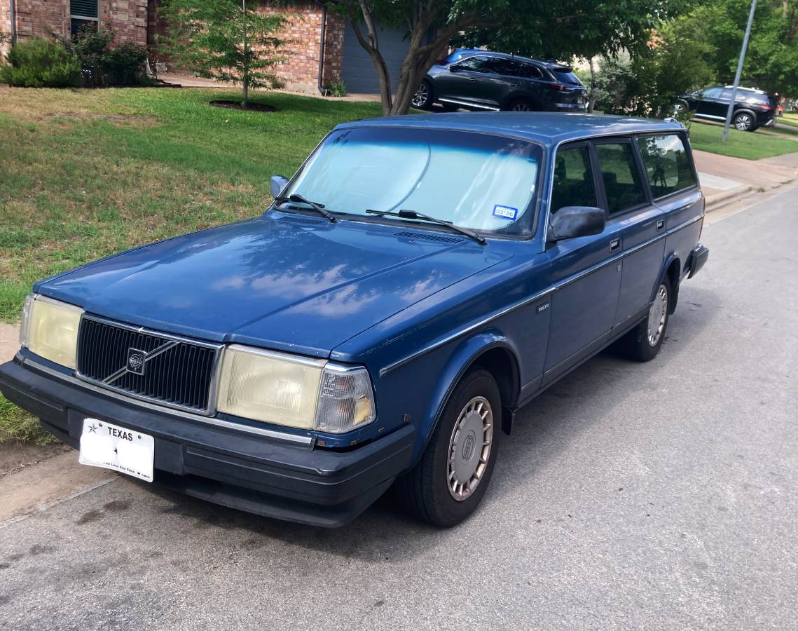 Volvo-240-wagon-1991-blue