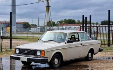 Volvo-242-1979-White-11
