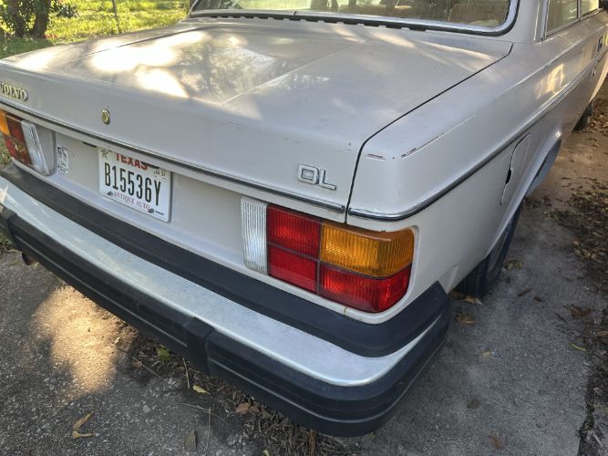 Volvo-242-1979-White-12