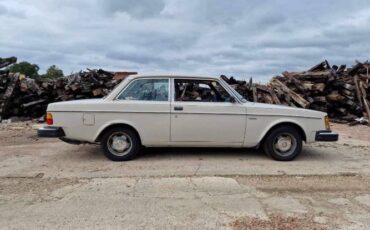 Volvo-242-1979-White-15