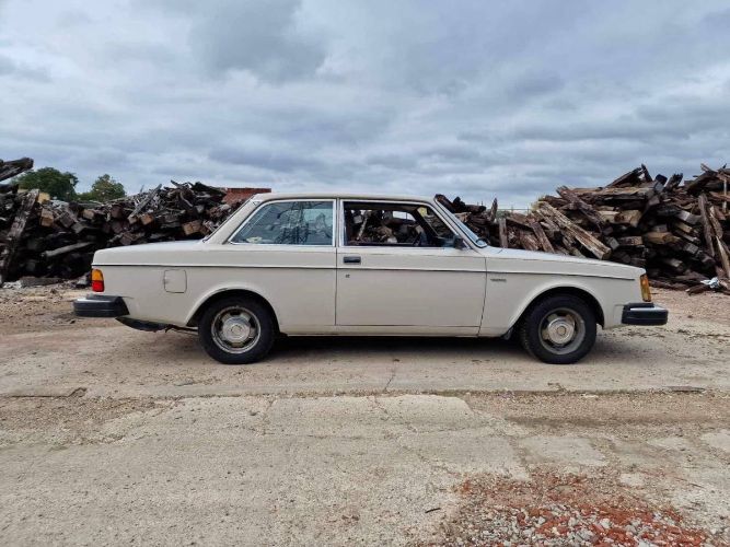 Volvo-242-1979-White-15