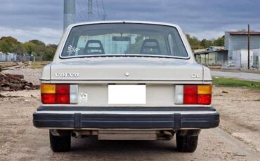 Volvo-242-1979-White-16