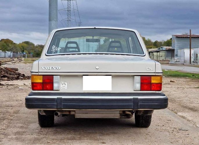 Volvo-242-1979-White-16