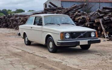 Volvo-242-1979-White-22