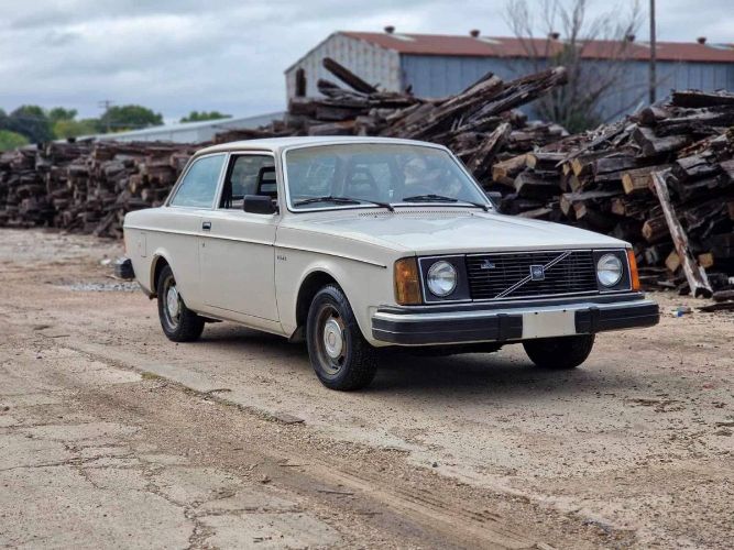 Volvo-242-1979-White-22