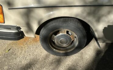 Volvo-242-1979-White-8