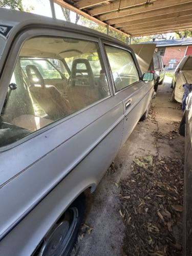 Volvo-242-1979-White-9