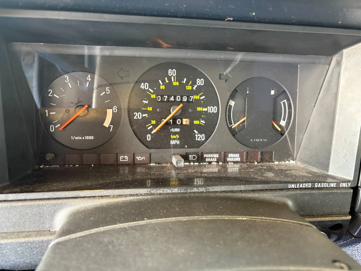 Volvo-244dl-1985-blue-10