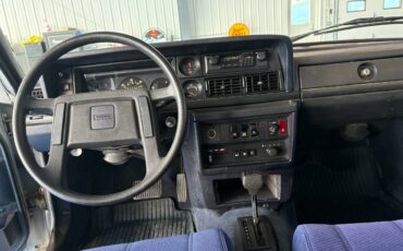 Volvo-244dl-1985-blue-11