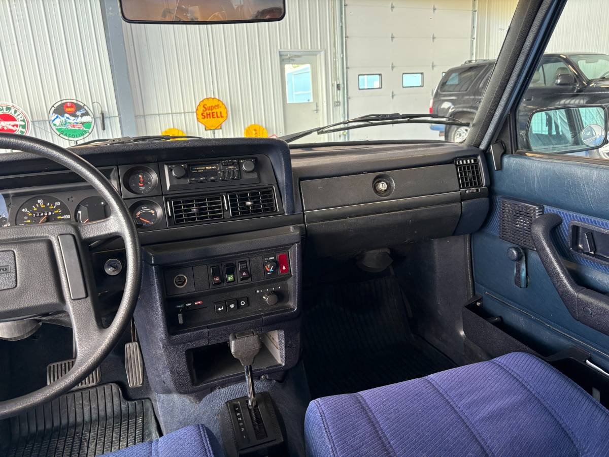 Volvo-244dl-1985-blue-12