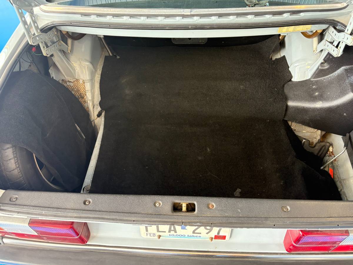 Volvo-244dl-1985-blue-15