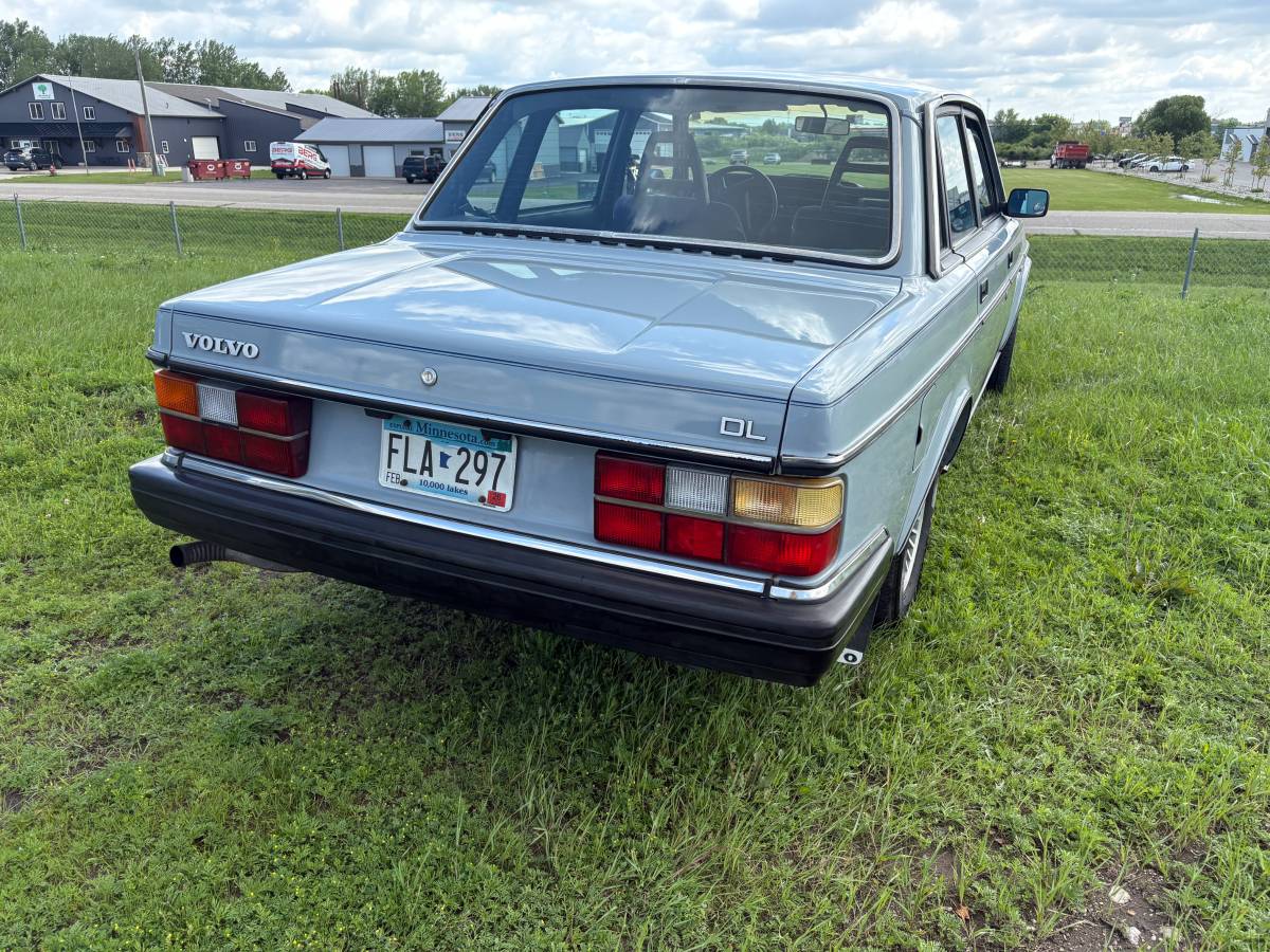 Volvo-244dl-1985-blue-18