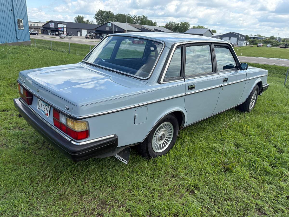 Volvo-244dl-1985-blue-19