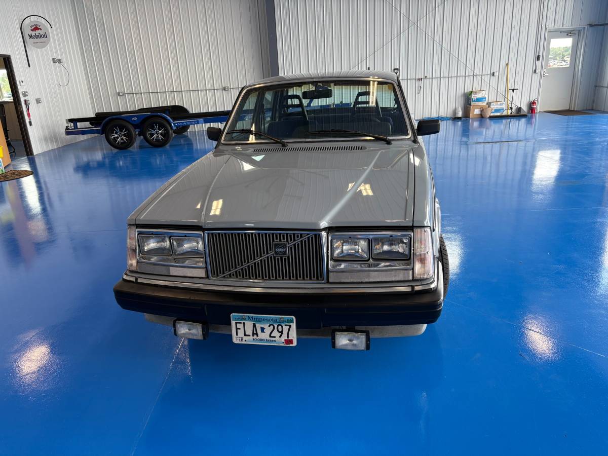 Volvo-244dl-1985-blue-2