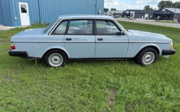 Volvo-244dl-1985-blue-20