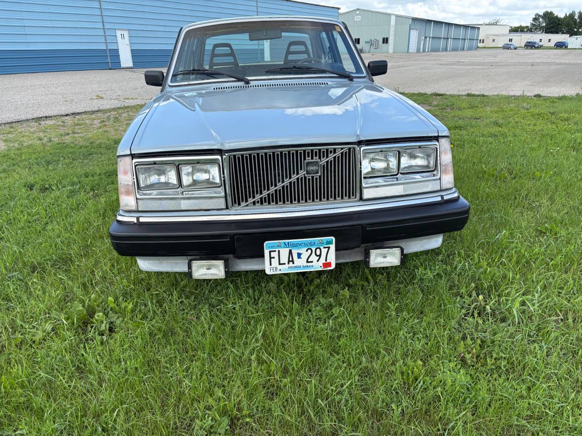 Volvo-244dl-1985-blue-22