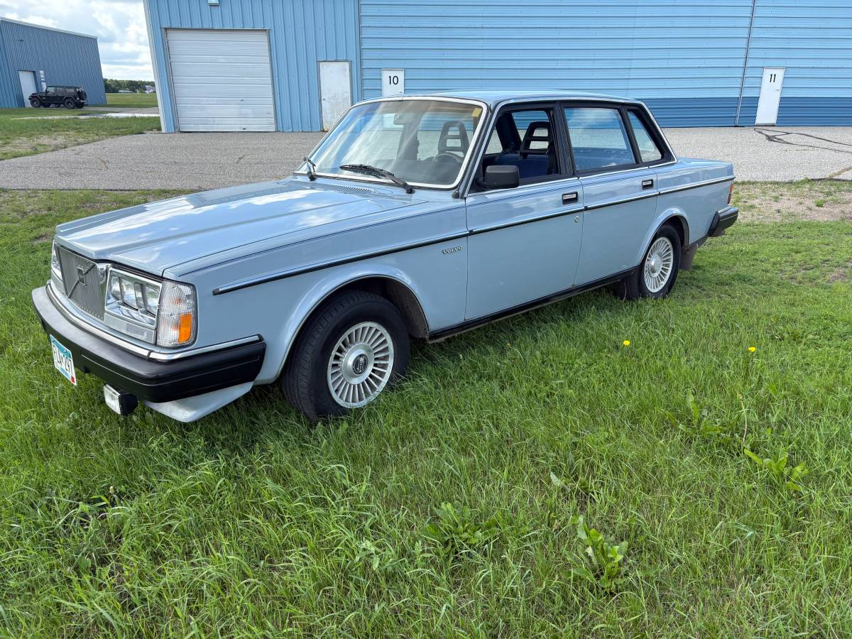 Volvo-244dl-1985-blue-23