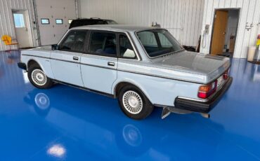 Volvo-244dl-1985-blue