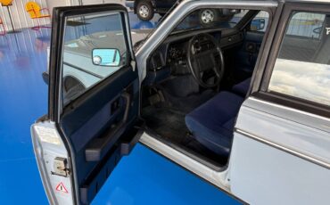 Volvo-244dl-1985-blue-4