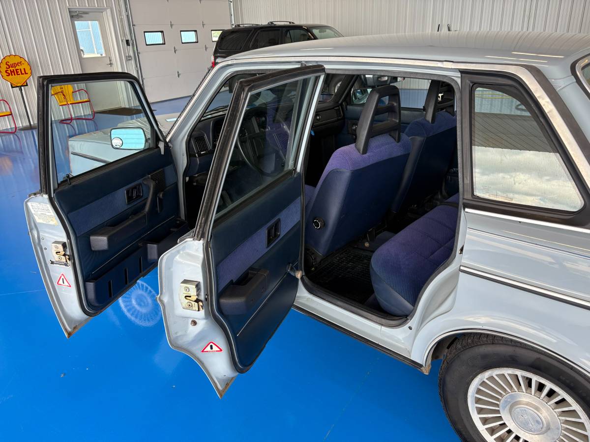 Volvo-244dl-1985-blue-5