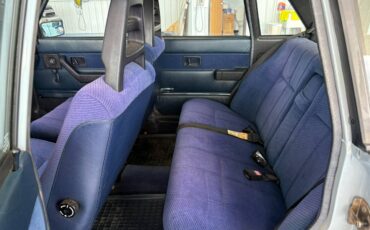 Volvo-244dl-1985-blue-6