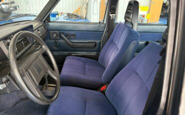 Volvo-244dl-1985-blue-7