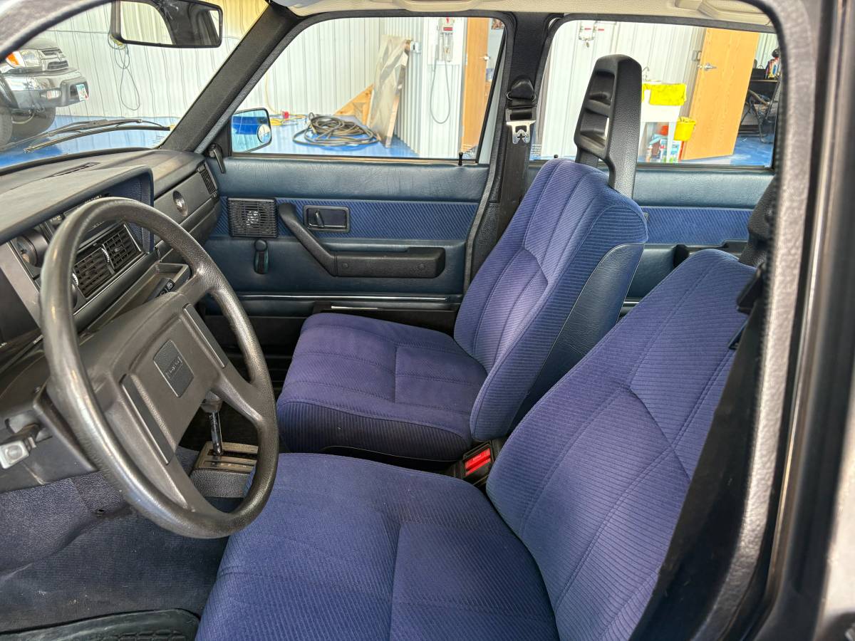 Volvo-244dl-1985-blue-7