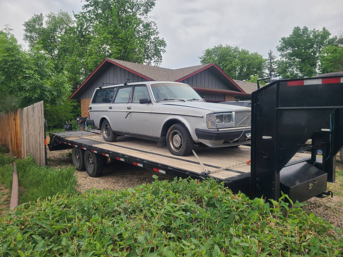 Volvo-245-1985-1