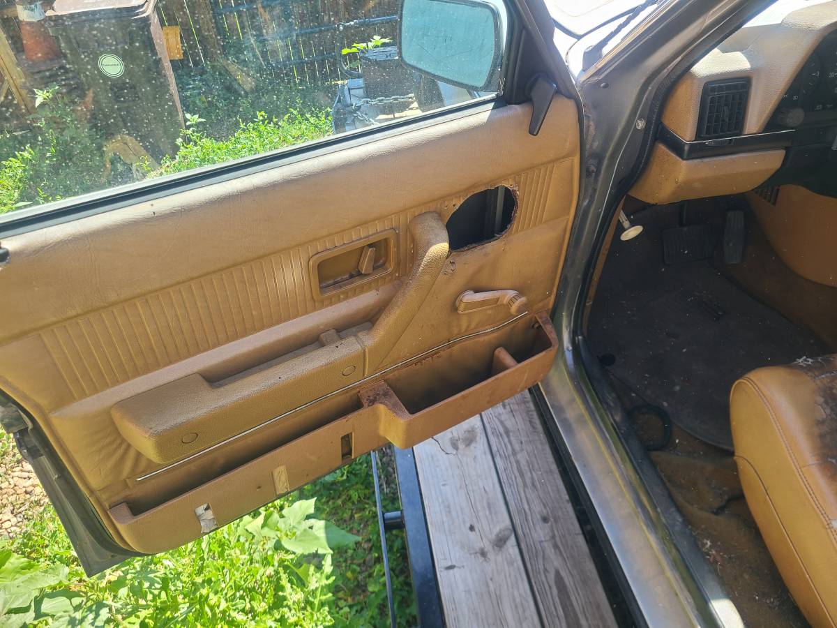 Volvo-245-1985-10