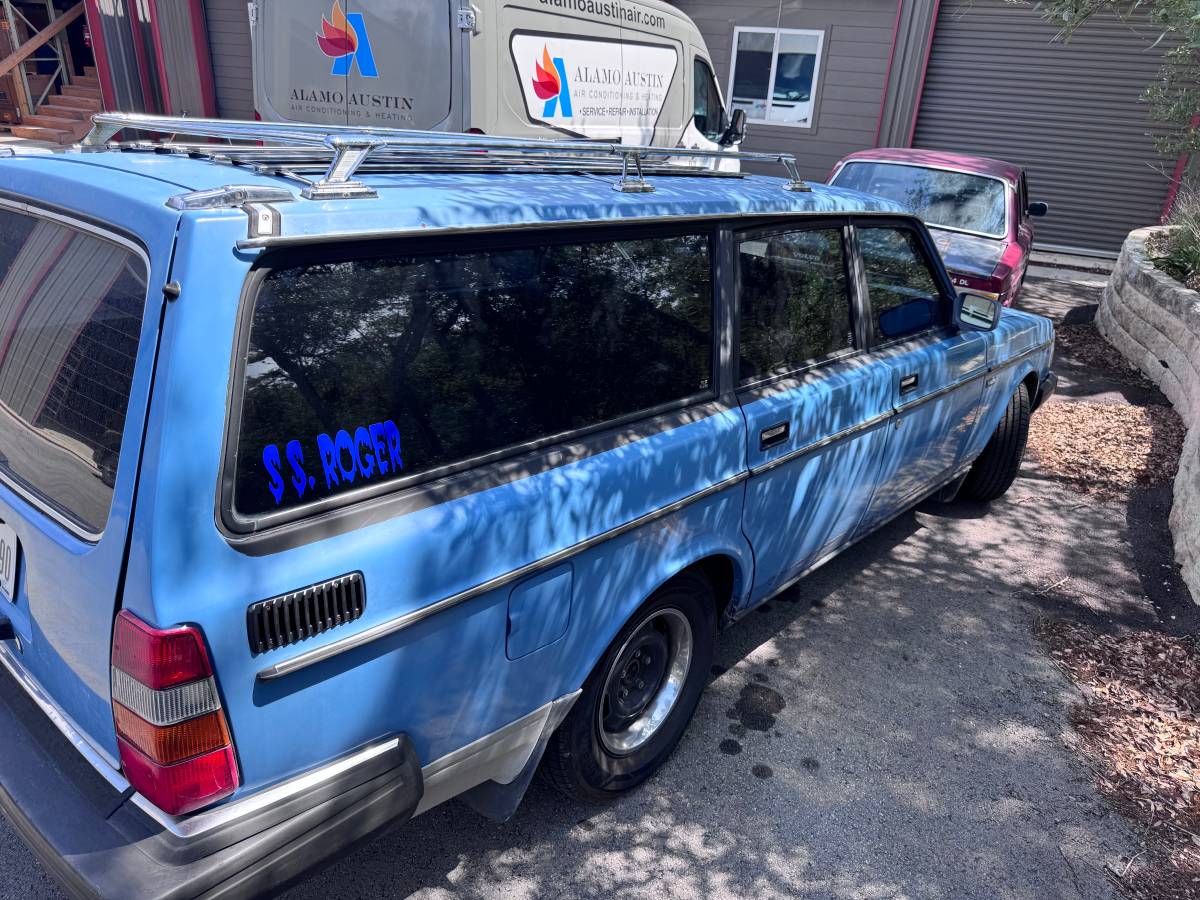 Volvo-245-1986-blue-11