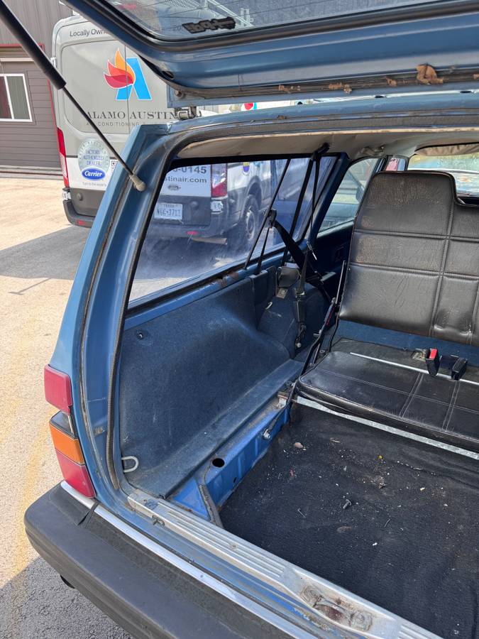 Volvo-245-1986-blue-13