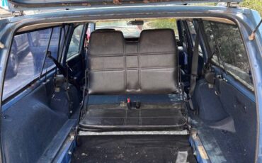 Volvo-245-1986-blue-15