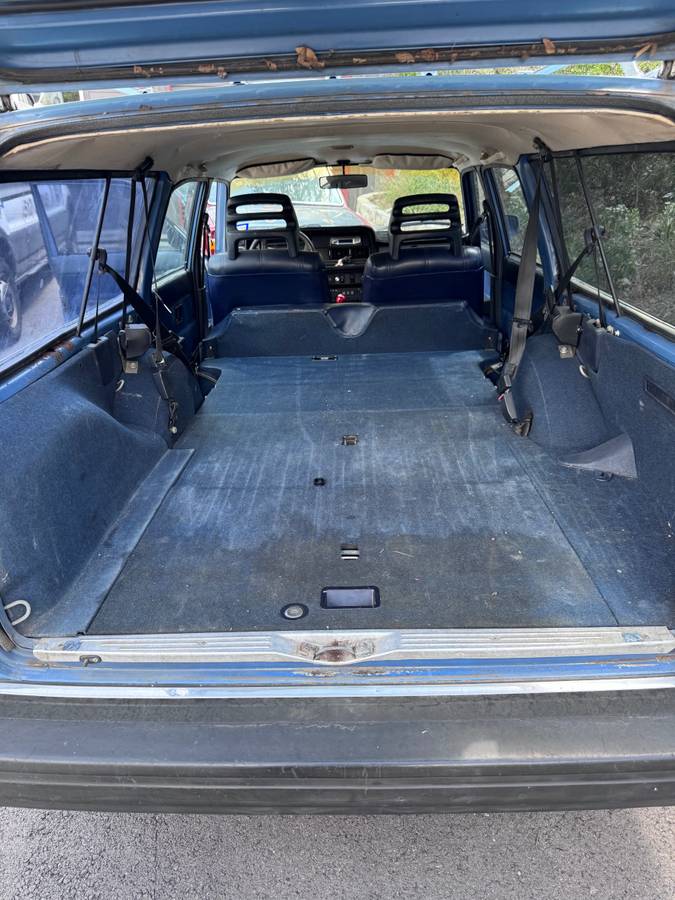 Volvo-245-1986-blue-16