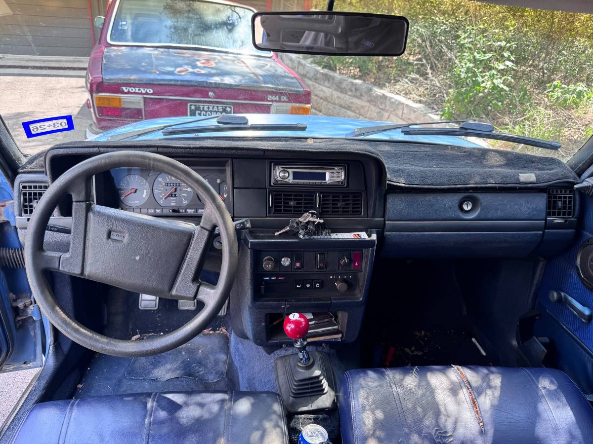 Volvo-245-1986-blue-8