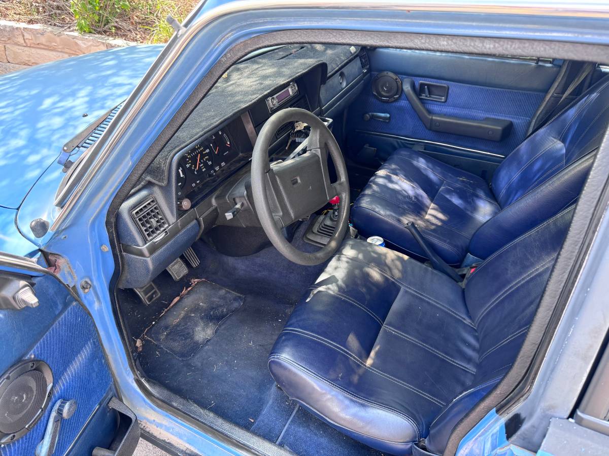 Volvo-245-1986-blue-9
