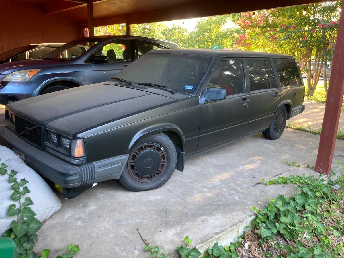 Volvo-740-turbo-wagon-1988-black