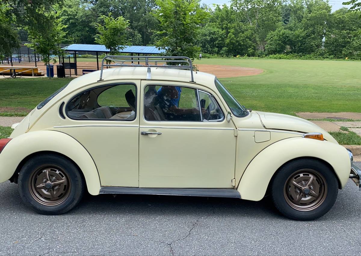 Vw-super-beetle-1975-yellow-14